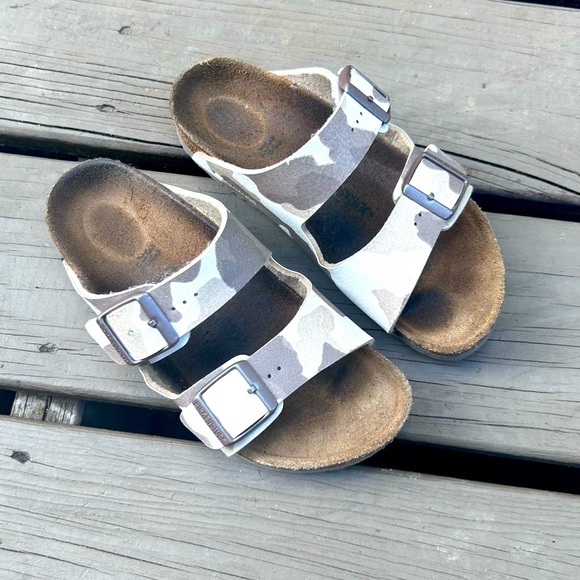Birkenstock Other - Birkenstock Arizona Big Buckle Desert Camo Unisex Slide | Kids Size 33 US 2-2.5
